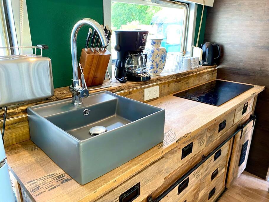 Gleis 1, Eisenbahn Waggon Mit Whirlpool Und Ofen Villa Dahlem  Eksteriør billede