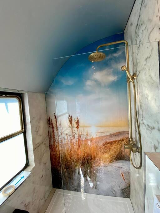 Gleis 1, Eisenbahn Waggon Mit Whirlpool Und Ofen Villa Dahlem  Eksteriør billede