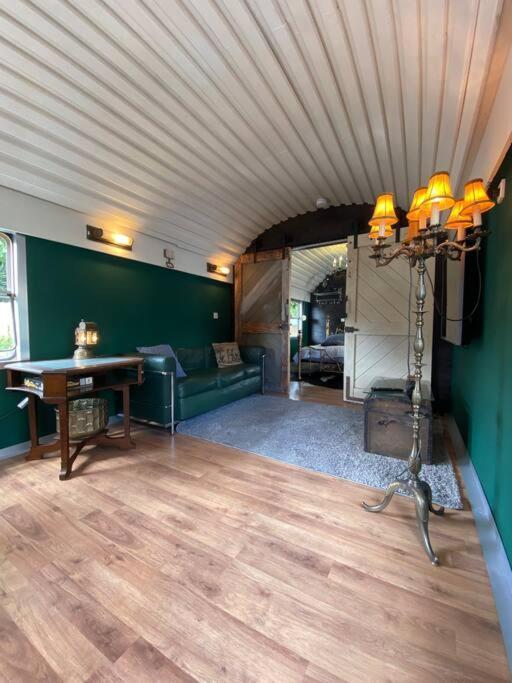 Gleis 1, Eisenbahn Waggon Mit Whirlpool Und Ofen Villa Dahlem  Eksteriør billede