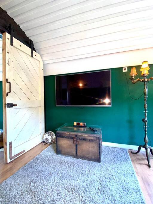 Gleis 1, Eisenbahn Waggon Mit Whirlpool Und Ofen Villa Dahlem  Eksteriør billede