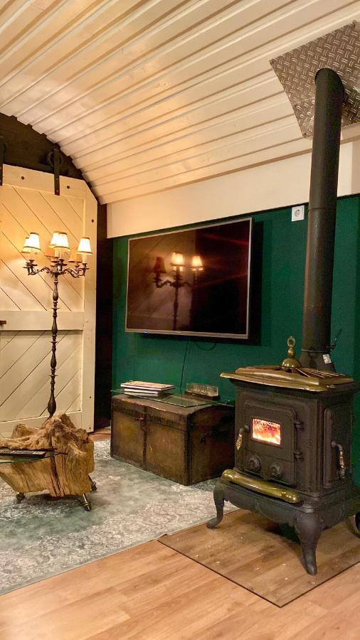 Gleis 1, Eisenbahn Waggon Mit Whirlpool Und Ofen Villa Dahlem  Eksteriør billede
